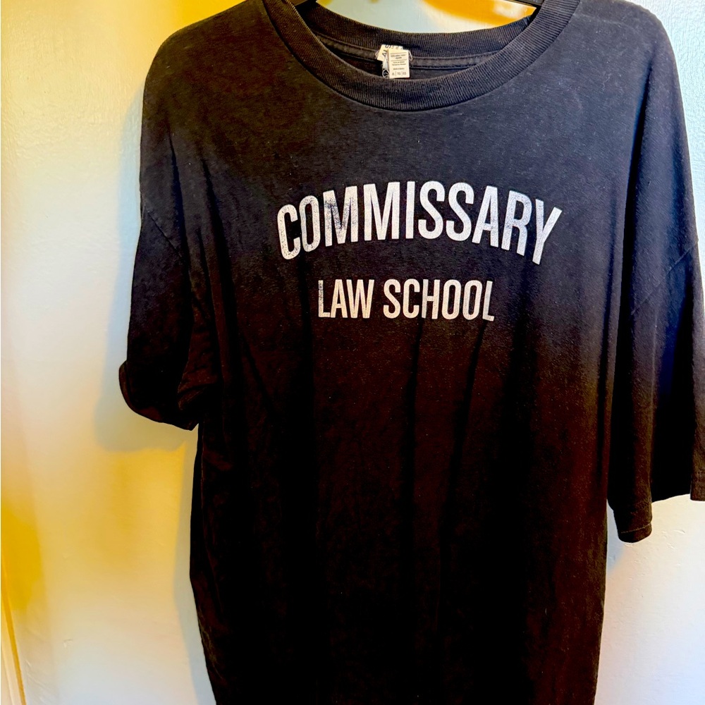 XL Commissary streetwear tee shirt